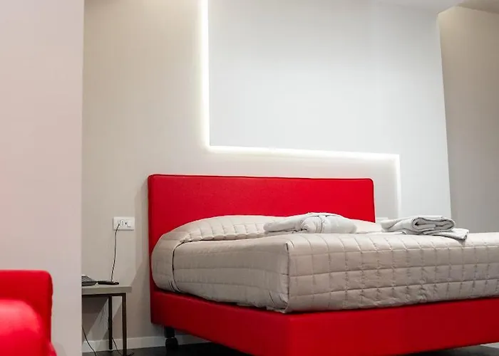 Opera Hotel *